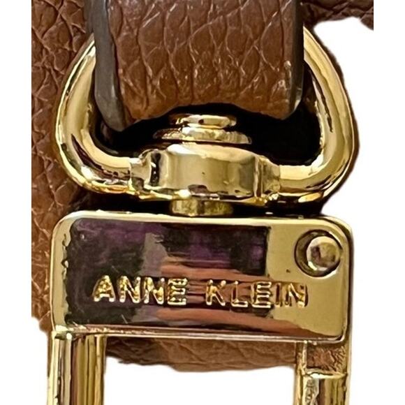 Anne Klein Brown Faux Leather Coin Purse Engraved Gold Clasp Keychain Charm - Picture 3 of 3